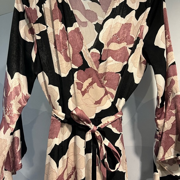 Veronica M Romano Wrap Maxi Dress With Bell Sleeve size L - black pink floral - Picture 5 of 7